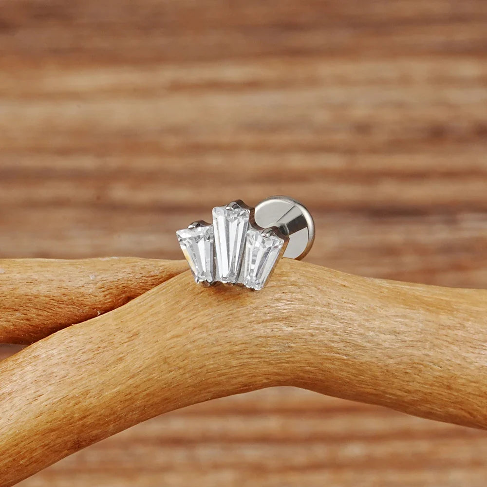 Right Grand ASTM F136 Titanium 16G Triple Baguette CZ Crown Monroe Labret Stud Cartilage Helix Conch Stud Earlobe Piercing