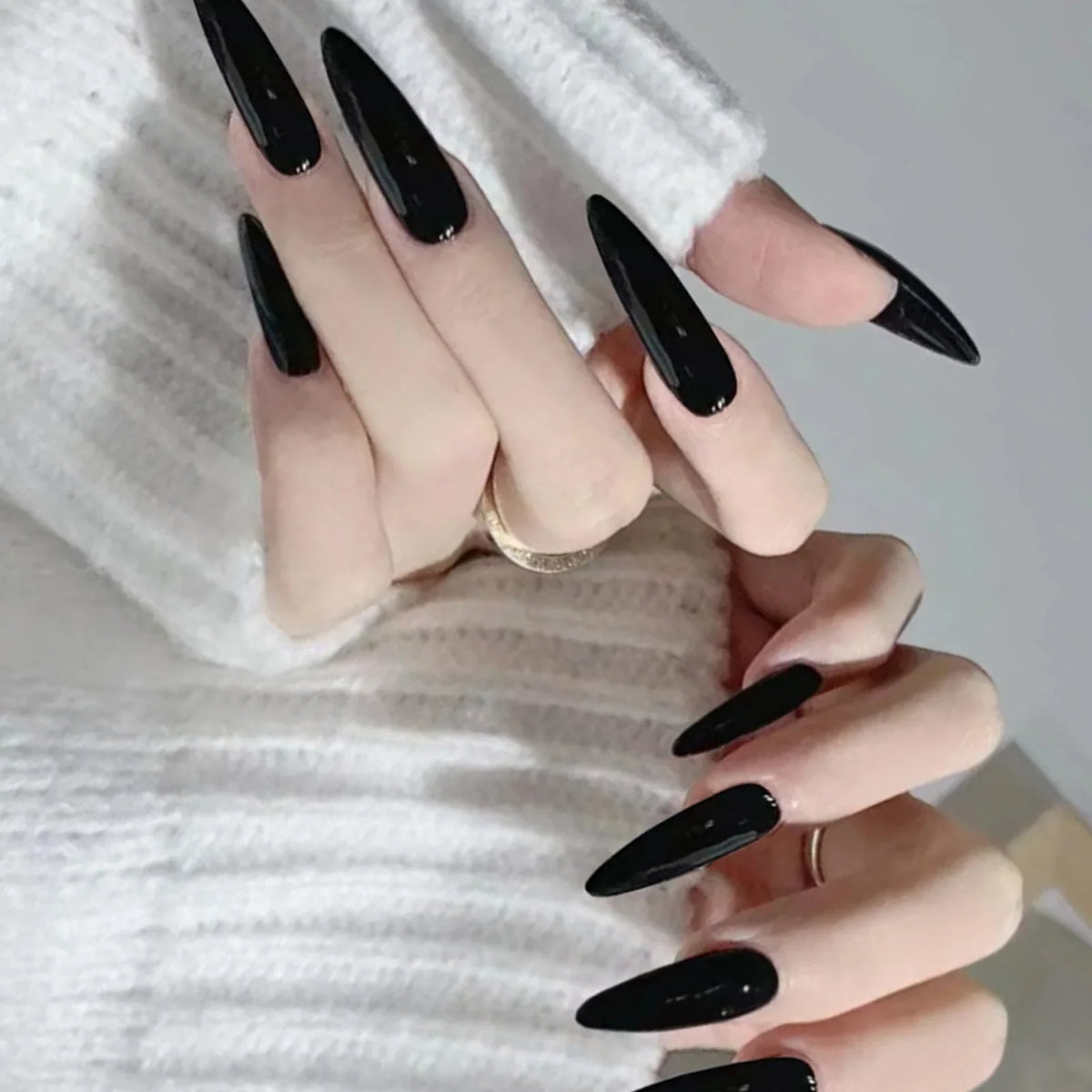 24pcs Black Fake Nails Art Pointed Head Black Resin Press On with Jelly Glue Natural Look for Fingernail DIY Decoration