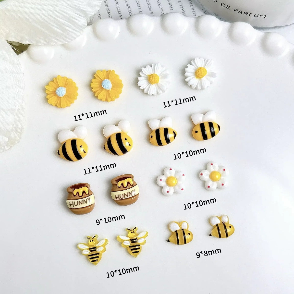 30PCS 3D Cartoon Cute Yellow Bee Nail Art Charms Creative Chubby Honey Can Sunflower Daisy Resin Nail Decorations for DIY Nails