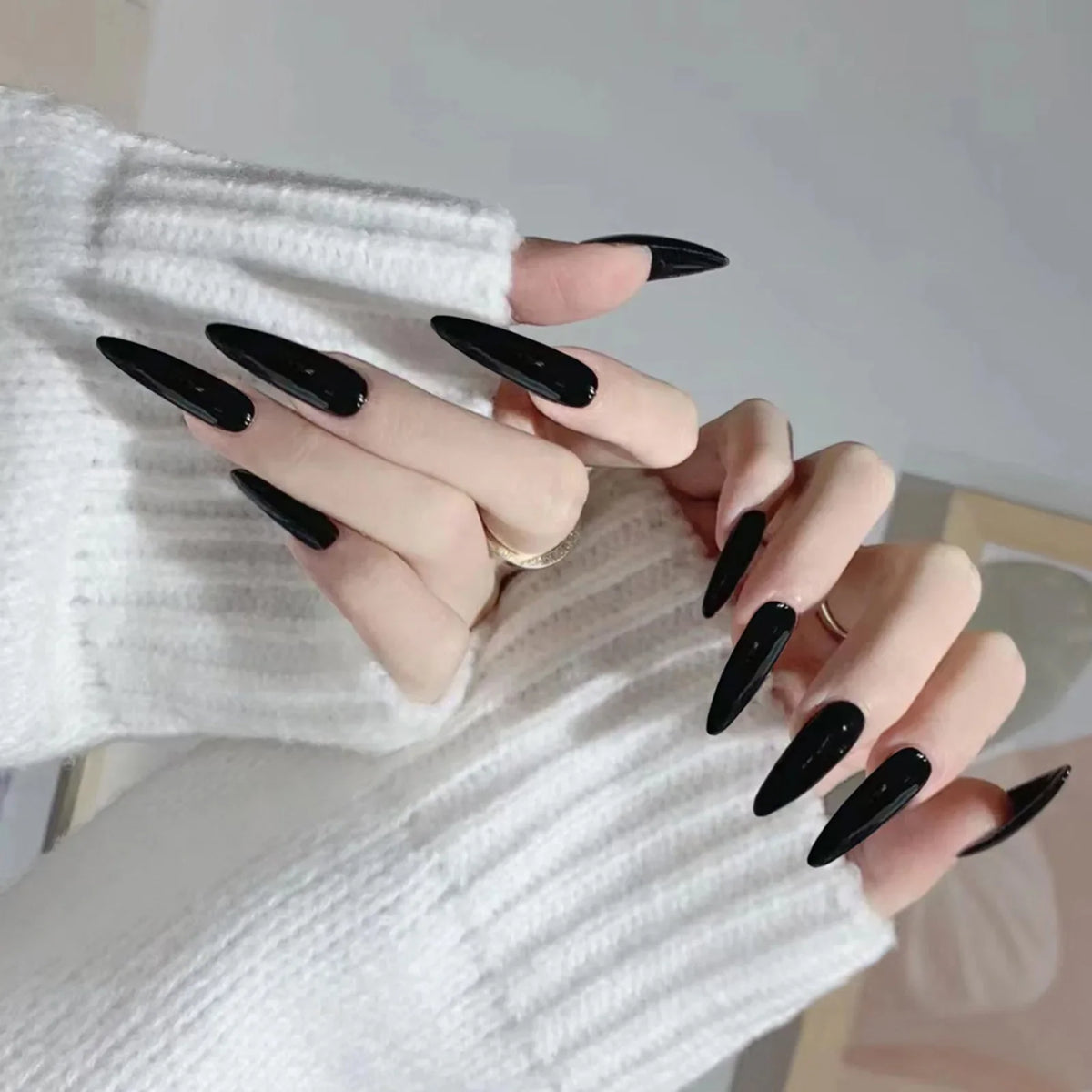 24pcs Black Fake Nails Art Pointed Head Black Resin Press On with Jelly Glue Natural Look for Fingernail DIY Decoration